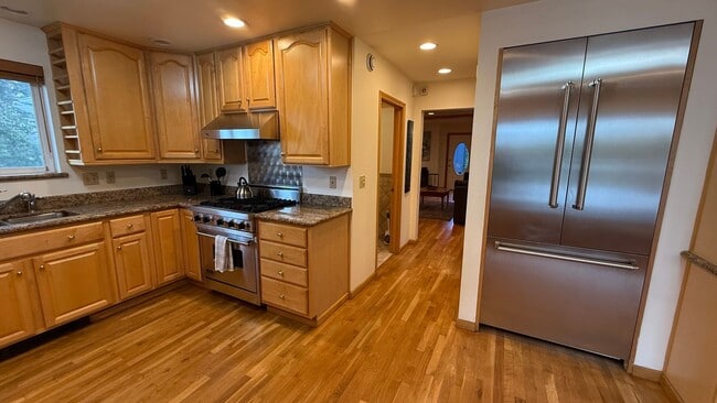 Building Photo - Beautiful Downtown House w/Inlet Views! Av...