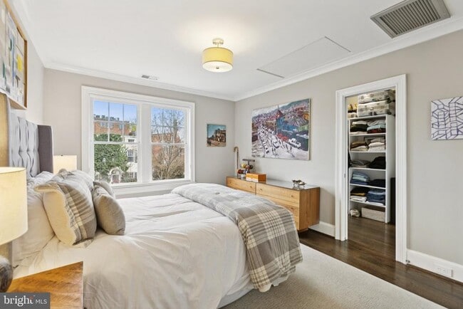 Building Photo - 1724 34th St NW