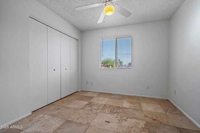 Building Photo - 2346 E Shaw Butte Dr