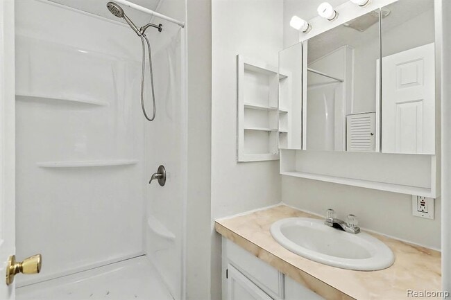 Building Photo - 1295 W Cook Rd