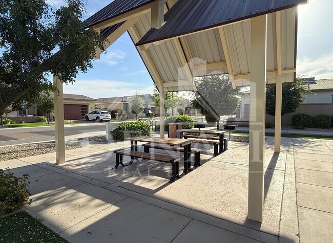 Building Photo - 1153 E Nolan Pl