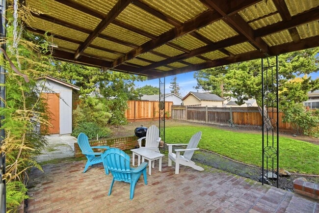 Building Photo - 251 C St