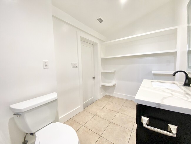 Building Photo - 13644 Terra Bella St Arleta, CA 91331