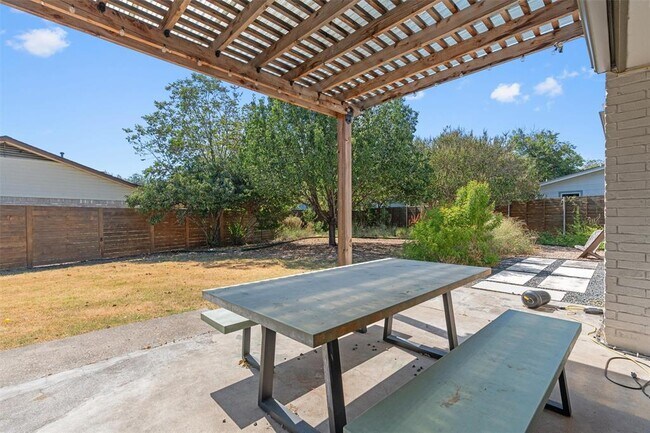 Building Photo - 5405 Fairmont Cir