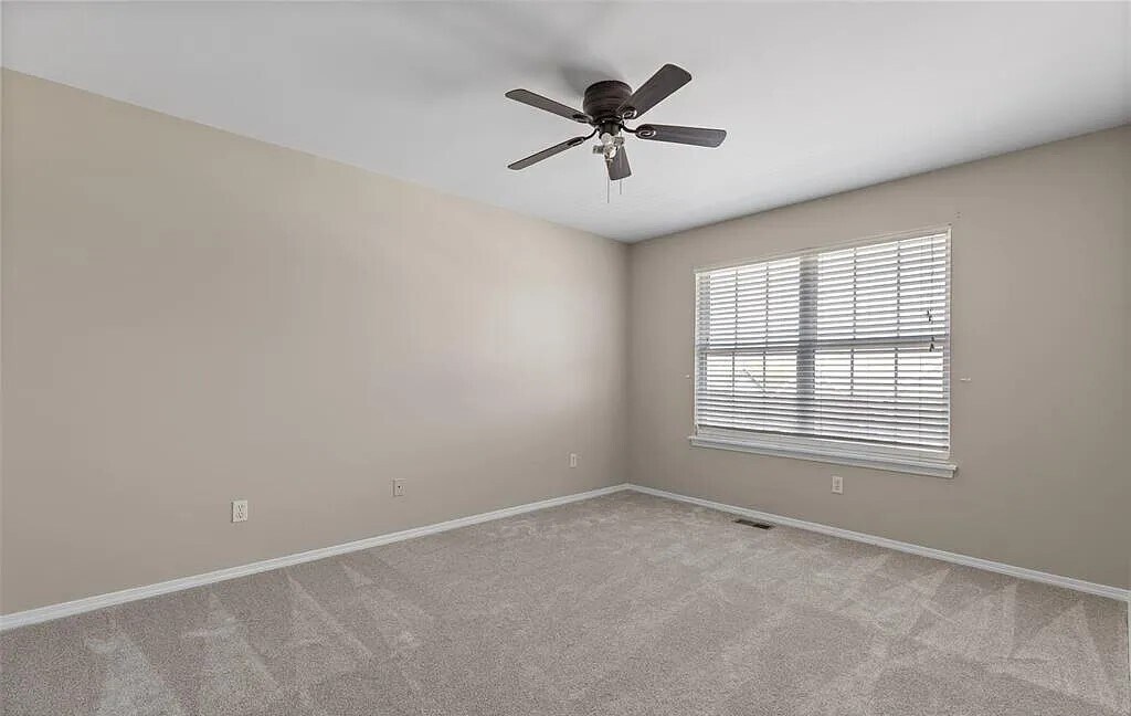 Building Photo - 605 Thornridge Dr