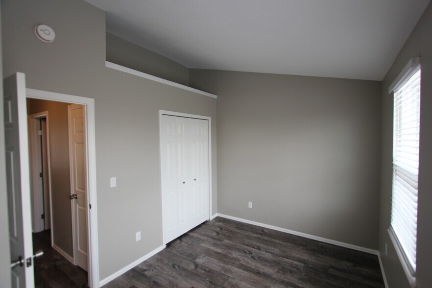 Master Bedroom - 6026 Colony Cir