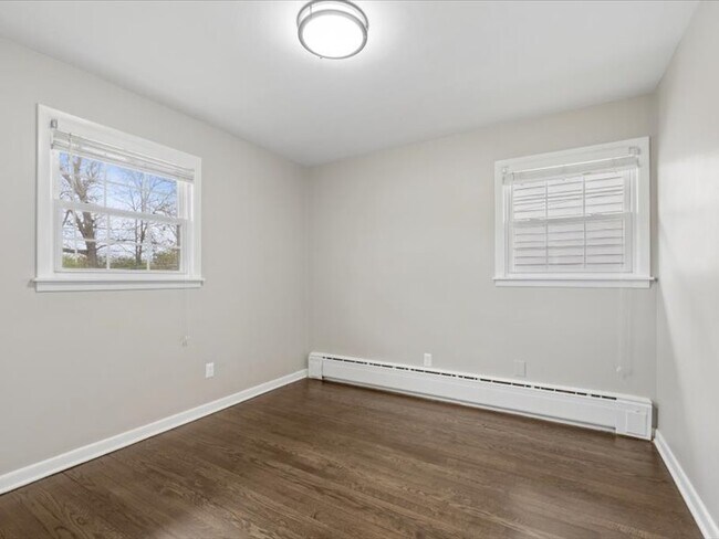 Building Photo - 619 Rockland Ave