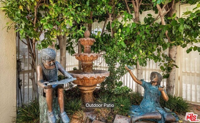 Building Photo - 9060 Harland Ave