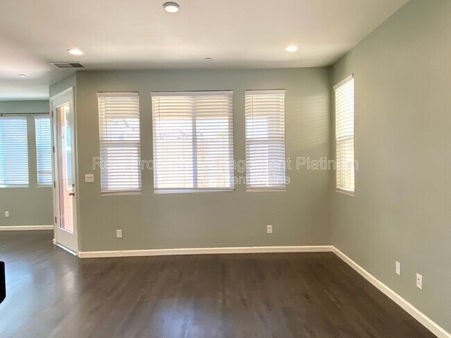 Building Photo - 2534 Mustang Dr