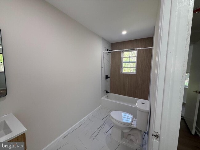 Building Photo - 1452 14th Ave