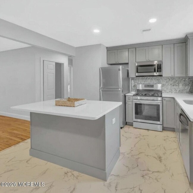 Building Photo - 1143-1145-1145 Roe Ave