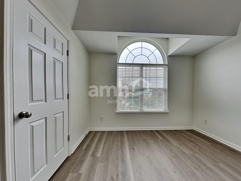 Building Photo - 5622 Falls Ridge Ln