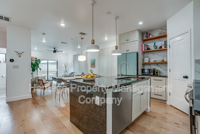 Building Photo - 211 Gibson