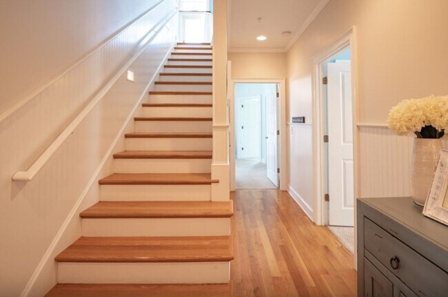 Building Photo - BEAUTFUL FURNISHED WINTER GETAWAY