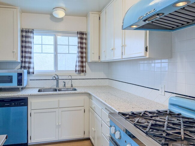 Building Photo - Hollywood Beach | 3 Bedroom + 2 Bathroom H...