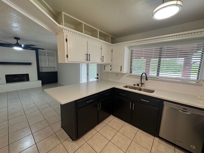 Building Photo - 200 off your move in before 10/15 ! Be Wow...