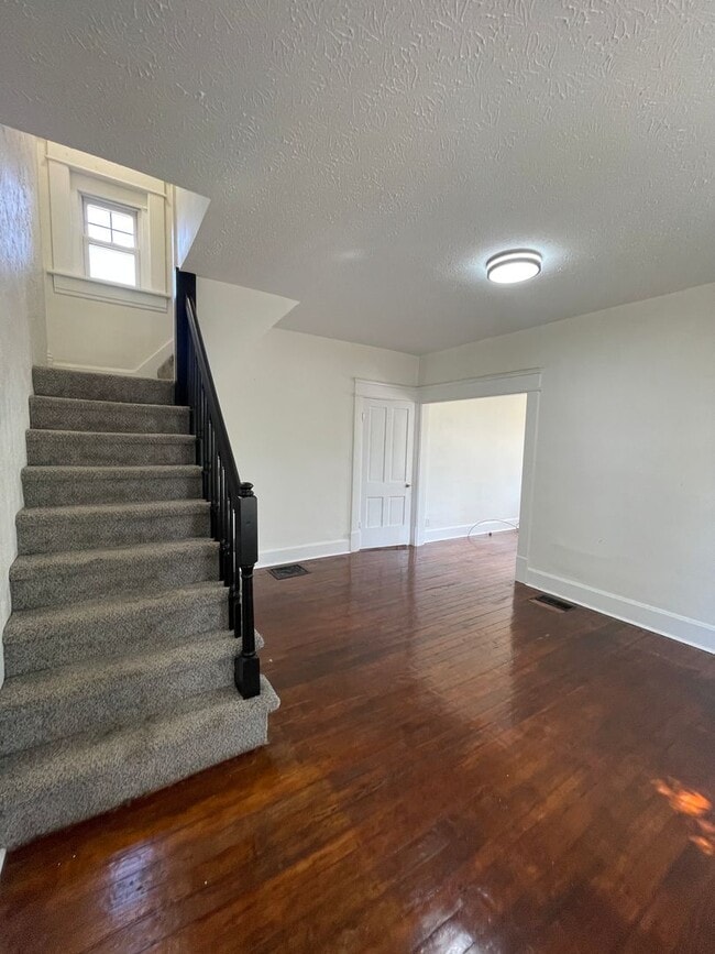 Building Photo - Spacious 2-Bedroom, 2-Bath Home – Great Lo...
