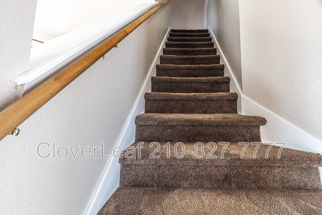 Building Photo - 6203 Lakeview Dr.