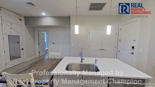 Building Photo - Luxury Condo in Heart of Wilmington with Water Views