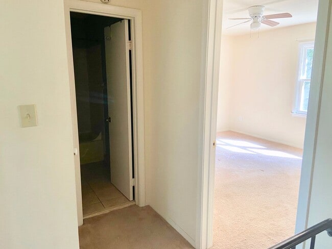 Building Photo - 2BD/1.5BA  Brick Townhouse  Washer/ Dryer Included!