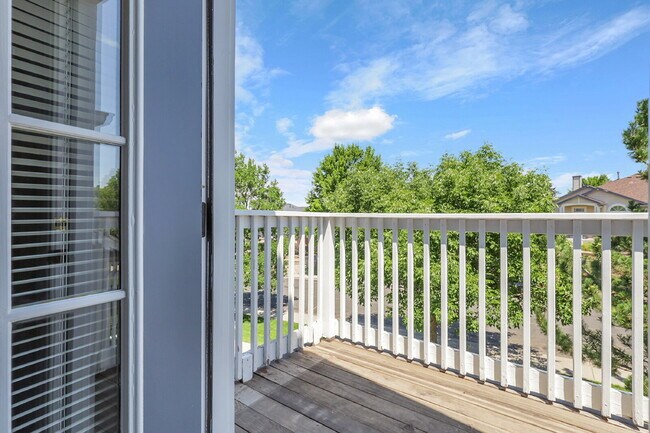 Building Photo - $2,640.95- 3 Bed, 3 Bath Townhome in Aurora with Central AC, In Unit Laundry and Patio Space!