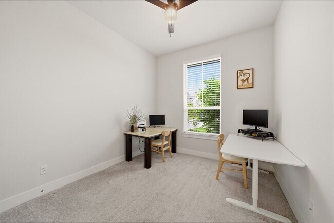Building Photo - 26307 Camden Cyn Ave