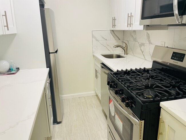 Building Photo - 201 St Pauls Ave