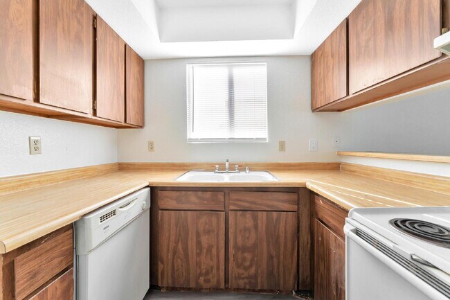 Building Photo - 2257 Exeter Dr