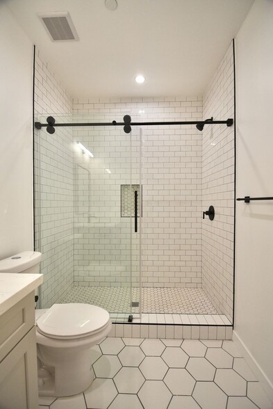 Building Photo - 5220 Radford Ave