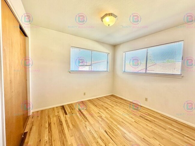 Building Photo - Delightful One-Bedroom + Office Near Idlew...