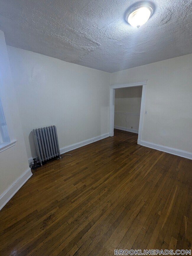 Building Photo - 364 Riverway