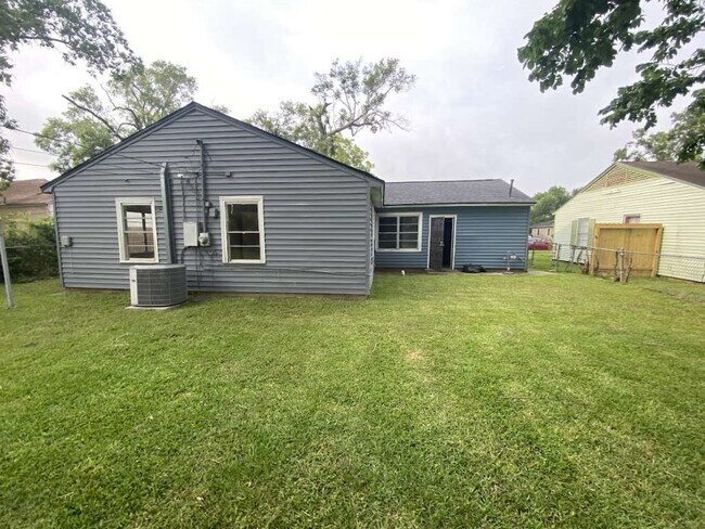 Building Photo - 5715 Belmark St