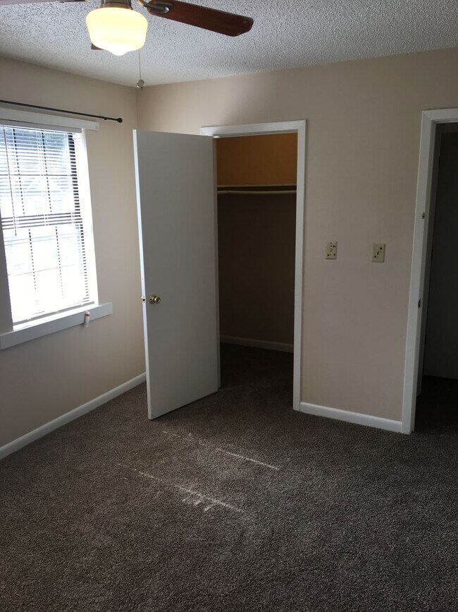 Building Photo - 2 Bedroom 2.5 Bath Townhome in Spicewood Townhome Community