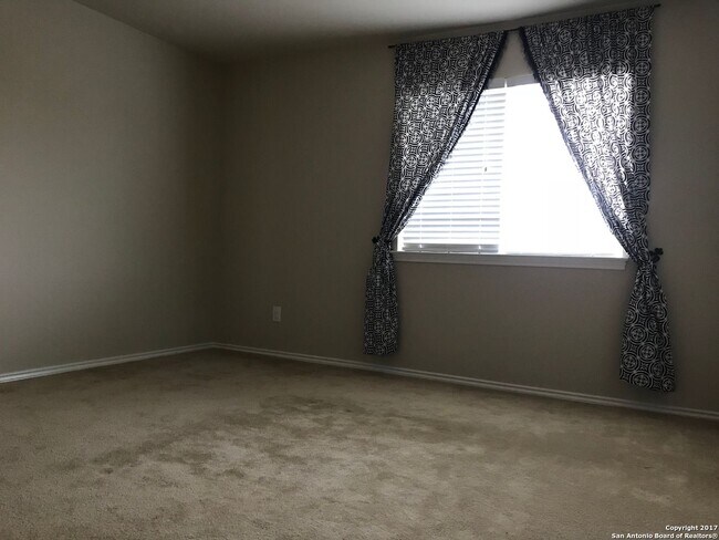 Building Photo - Large 4 bedroom / 2.5 bathroom home in Alamo Ranch