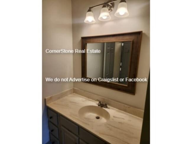 Building Photo - 726 Victorian Pl