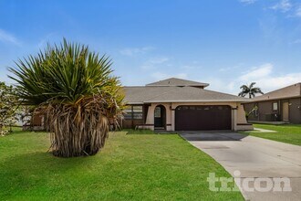 Building Photo - 210 SE 4th St