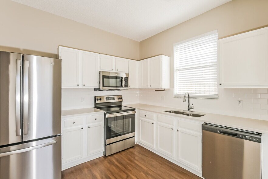 Building Photo - 327 Sand Ridge Dr