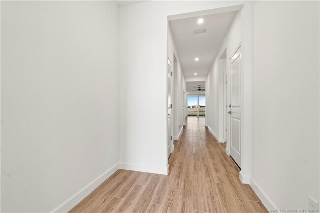 Building Photo - 14135 SW Safi Ter