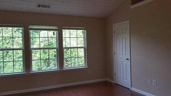 Building Photo - 2740 Heathrow Dr