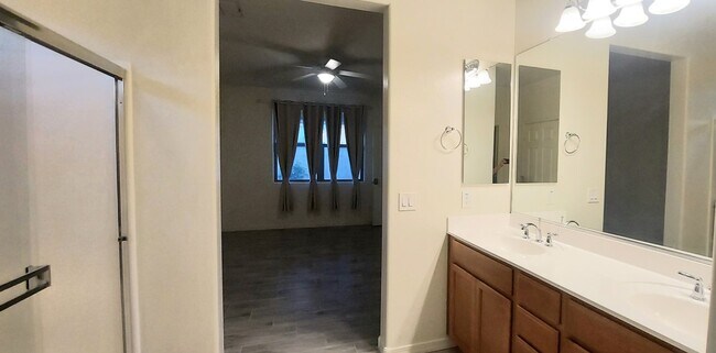 Building Photo - "COMING SOON" Lovely 3 Bedroom Home in Gre...