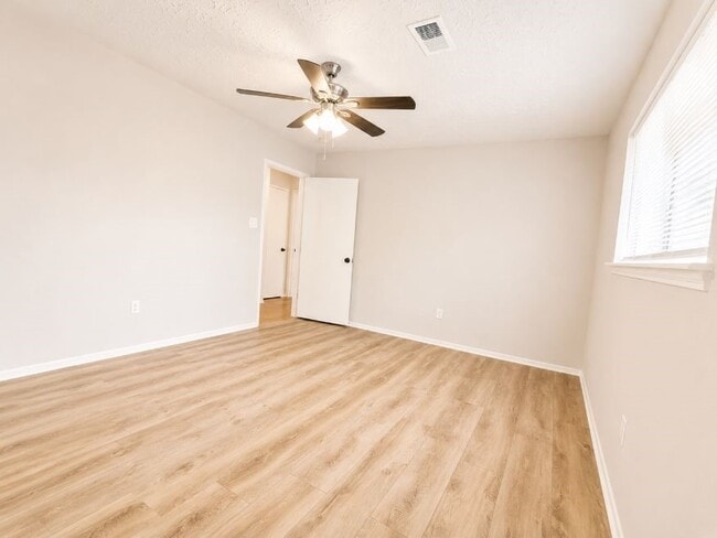 Building Photo - 12035 Barrett Brae Dr