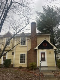 Building Photo - Charming End-Unit Townhome for Rent - 2 Be...