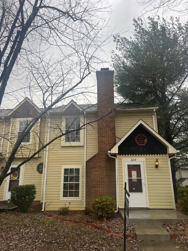 Primary Photo - Charming End-Unit Townhome for Rent - 2 Be...