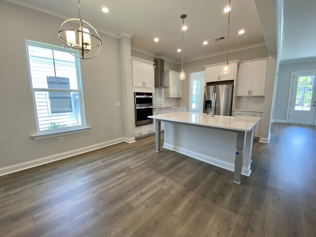 Building Photo - Luxury Living in Hampton Lake!