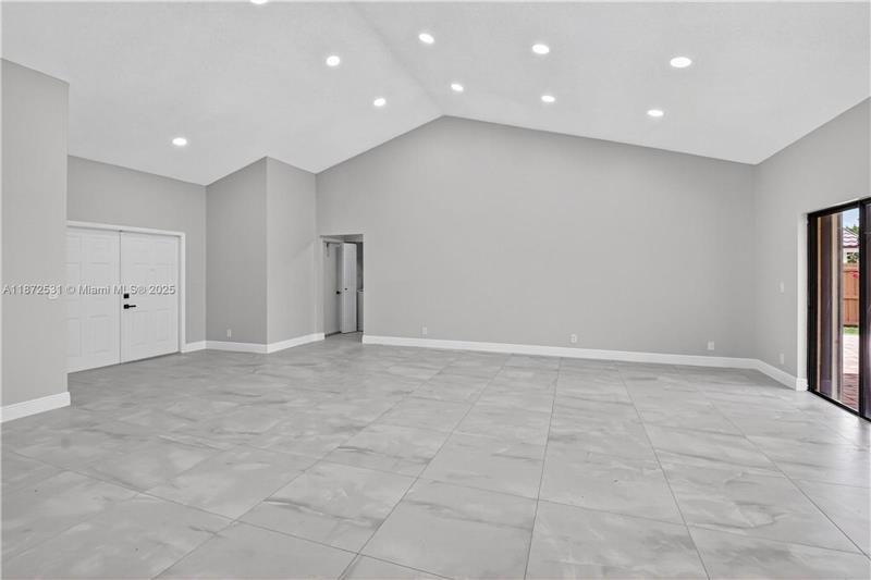 Building Photo - 9581 El Clair Ranch Rd