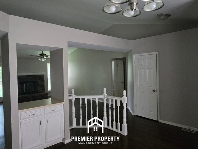 Building Photo - Stunning 3BR/2BA Florissant Home with Fireplace, 2-Car Garage & Fenced Yard!