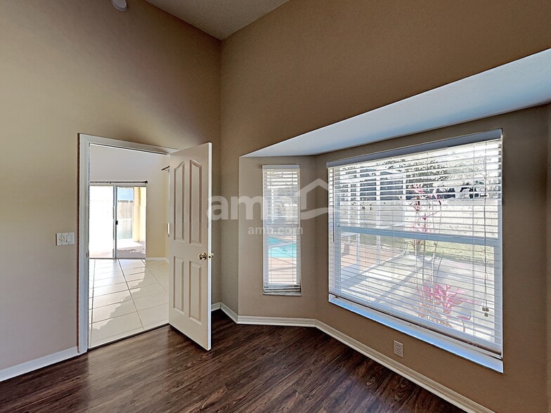 Building Photo - 16502 Lake Heather Dr