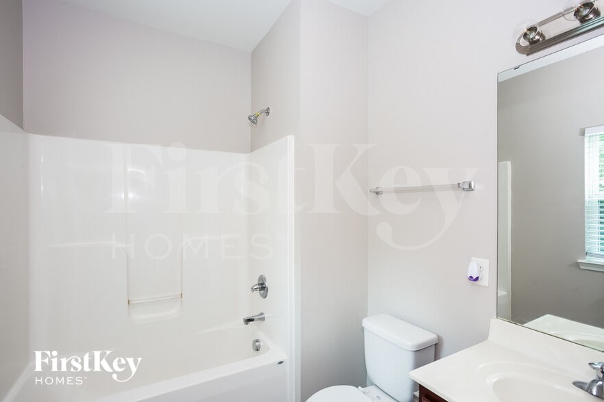 Building Photo - 161 Princess Ave SW