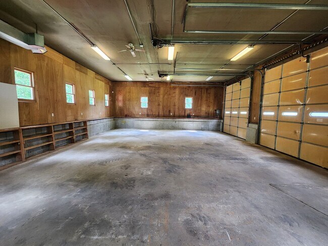 Building Photo - 426 S County Trail