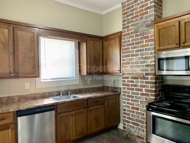 Building Photo - 409 N Poplar St